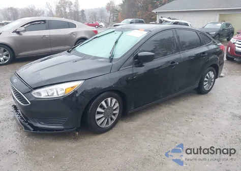 2015 Ford Focus S из США, поврежденный, VIN 1FADP3E28FL383224